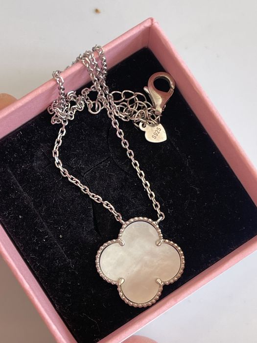 Женские серьги и комплект