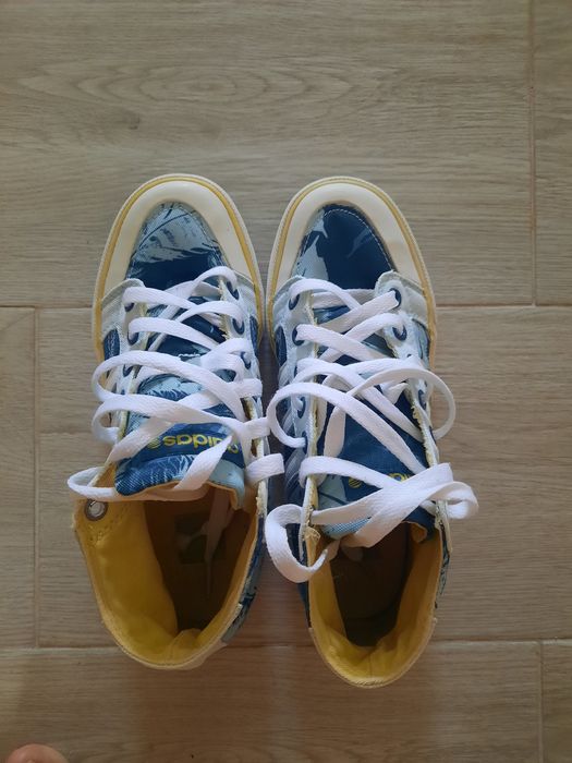 Vând bascheți ADIDAS