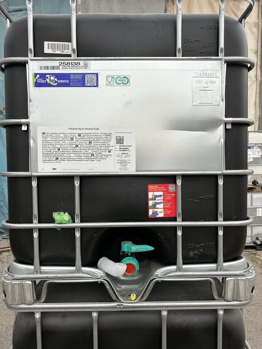 Продавам бидони по 1 тон (хранителни)