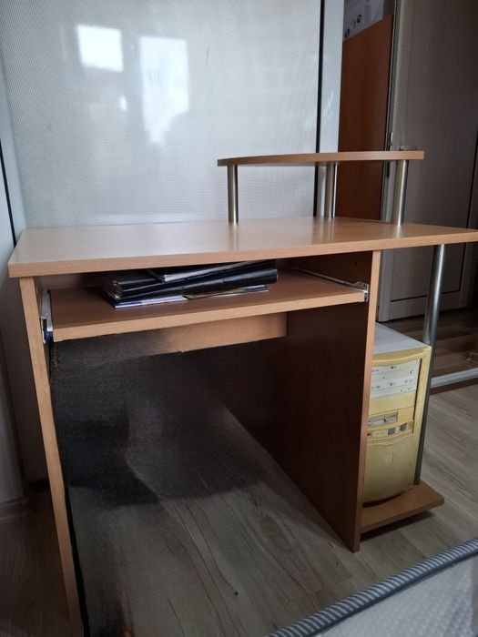 Продавам ученическо бюро