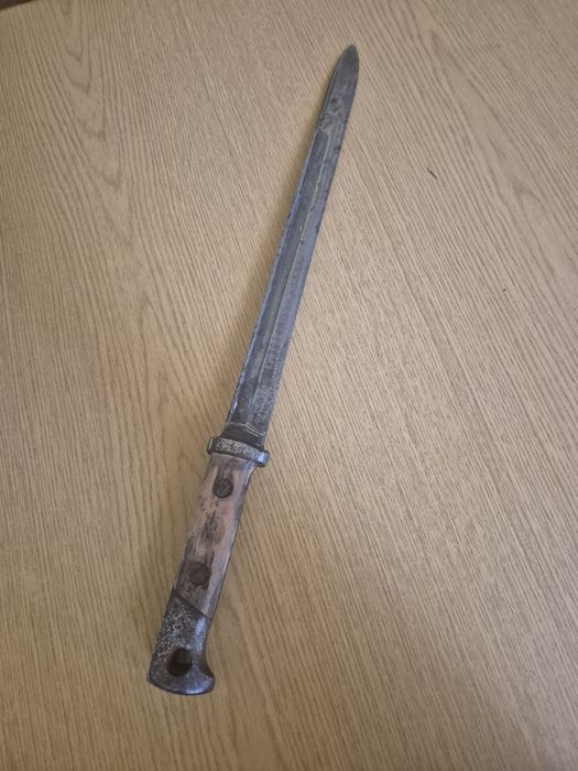 Продавам нож щик