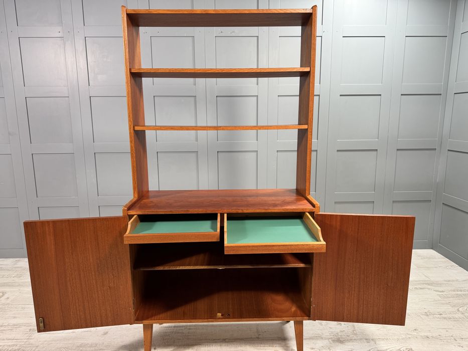 Винтидж библиотека - секция от 60-те Р264