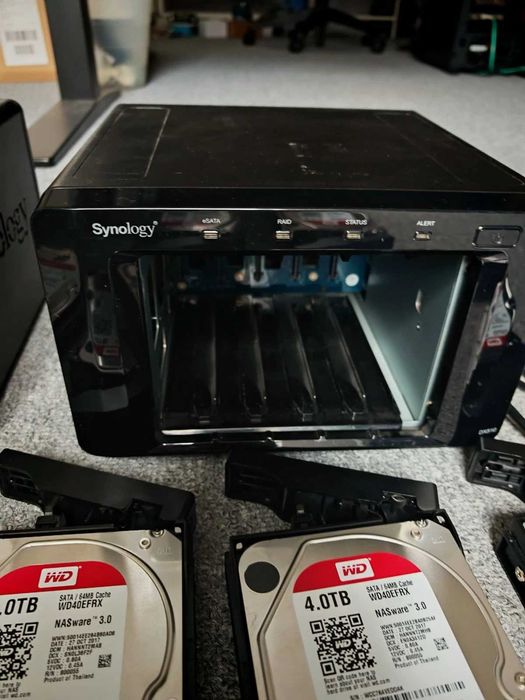 Synology NAS DiskStation DS716+II заедно с 5 дисков експанжън DX510