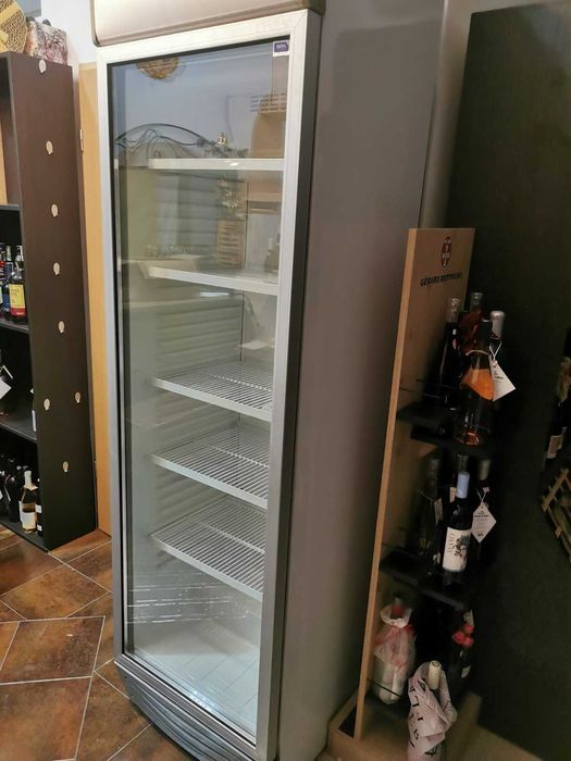 Хладилна витрина