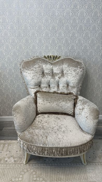 Продам диван с креслами