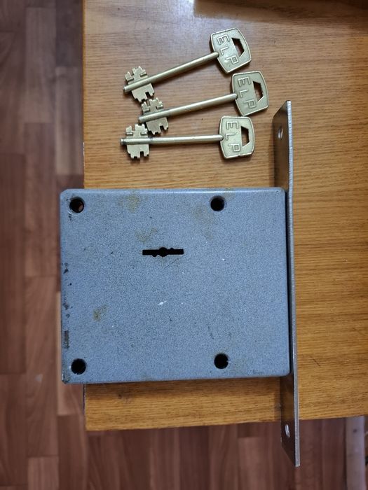 Продам врезной замок