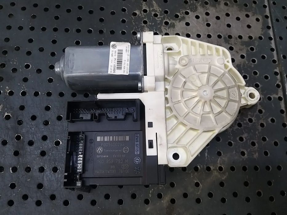 Motoras macara stanga fata vw passat b6 3c 988691114 1k0959701q 981237351 1k0959793m 992729105
