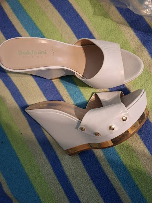 Обувки малко носени