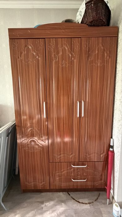 Шкаф продается дешево