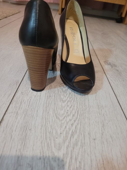 Pantofi cu toc, din piele naturala mărimea 35