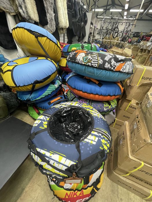 Зимние тюбинги, ватрушки, санки