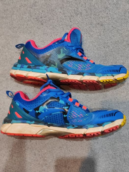 Продаются кроссовки