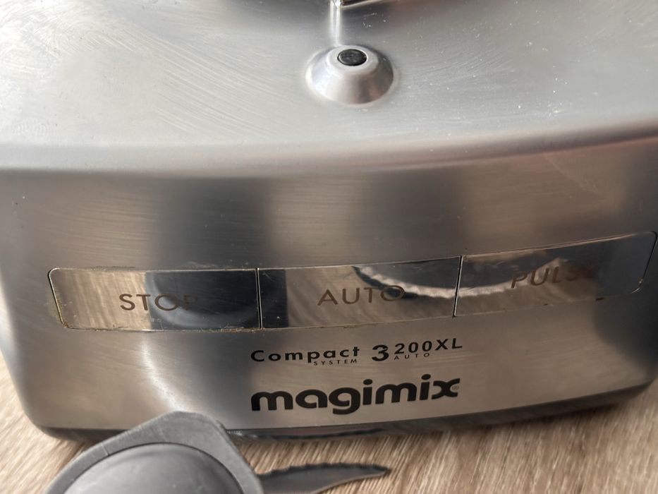 Robot de bucatarie profesional Magimix cs3200XL