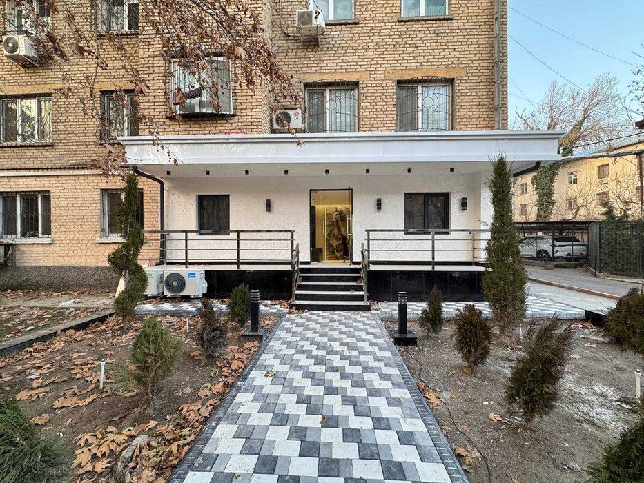 СРОЧНО Ц-1 
ПРОДАЁТСЯ и Сдаётся нежилое помещение
ФАСАД 9 метров