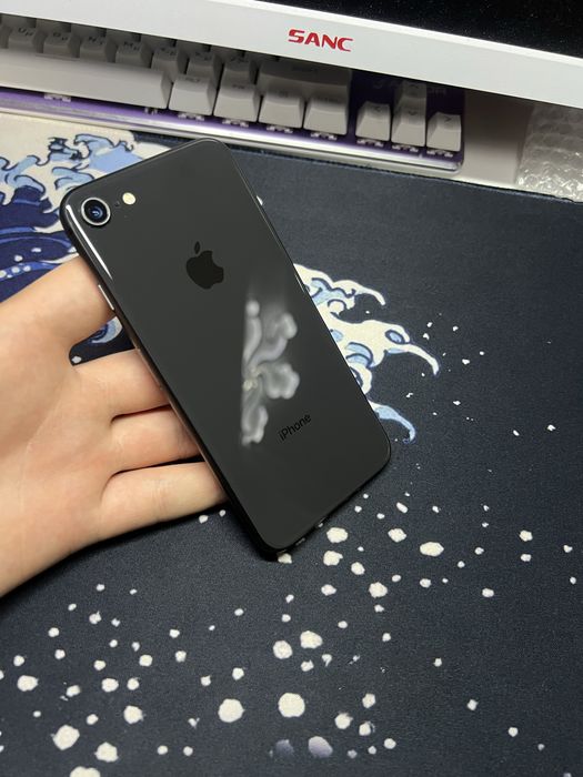 продам айфон 8 на 64