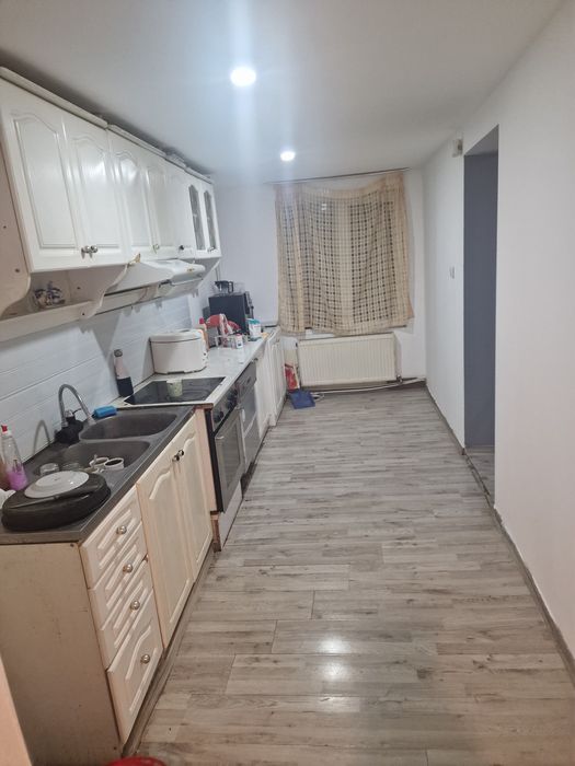 Продава се къща до старческия дом