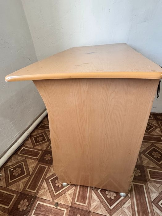 Продам компьютерный стол