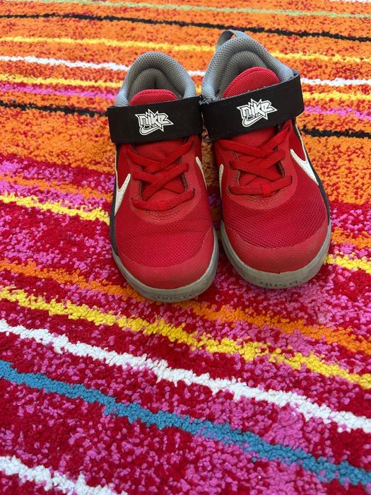 Adidași Nike mărimea 28