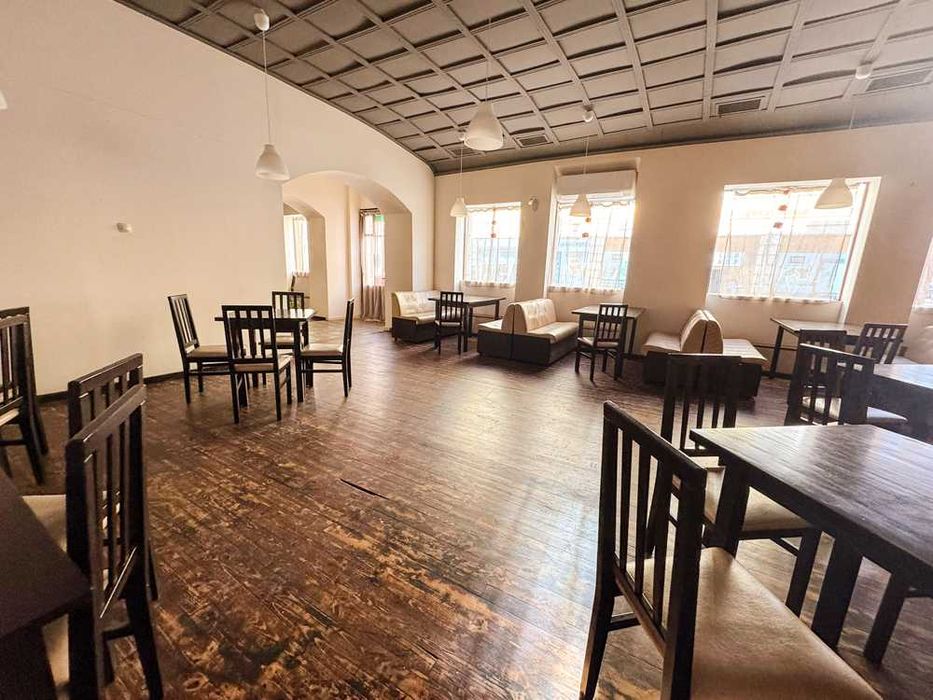 ПОД НАЕМ! Забележителен ресторант с лятна градина в центъра на Русе