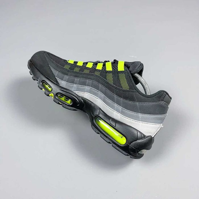 Обувки NIKE / Air Max 95 / Black and Neon + КУТИЯ