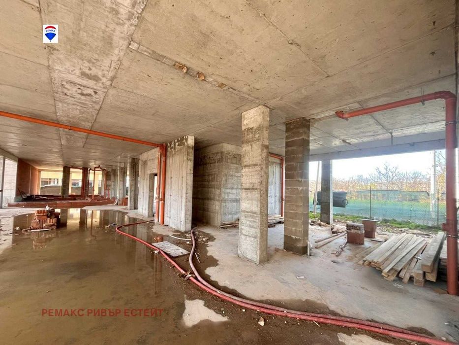 Продава се Офис в Русе, Родина 1 - 740 кв.м за 525 €/кв.м - Снимка #8