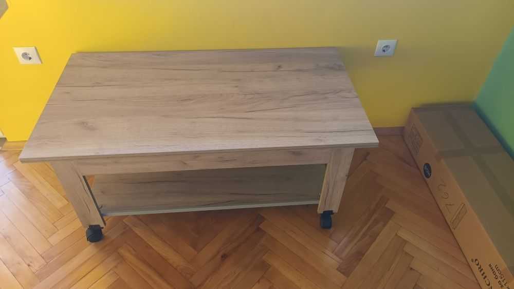 Холна маса с колеца