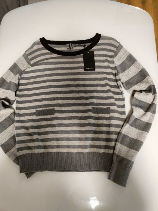 Чисто нов тъничък пуловер подходящ за сезона