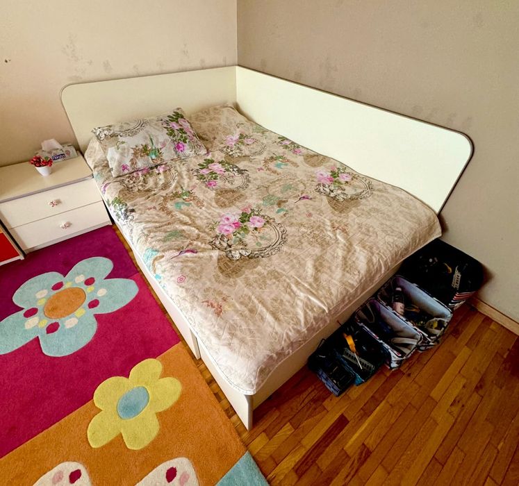 Pat cu saltea Ikea jisk 140/200 noptiera inclusă