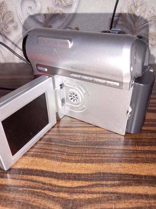 Продам видеокамеру SAMSUNG VP-D351i