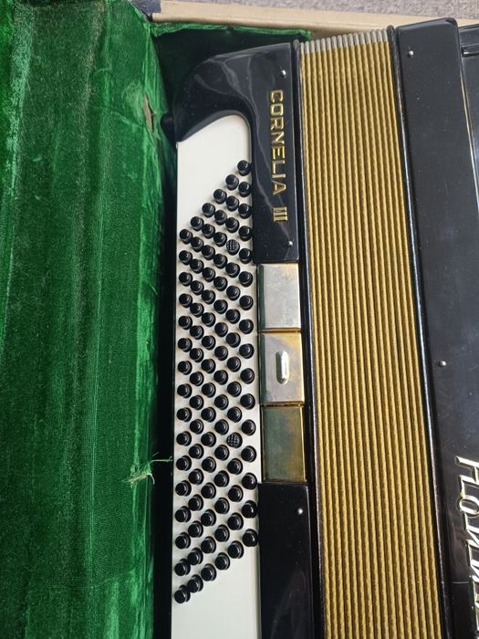 Акордеон  Hohner Cornelia III