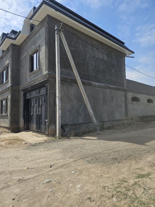 6 sotik 20*30 14 xona 2 etaj mansarda xam bor