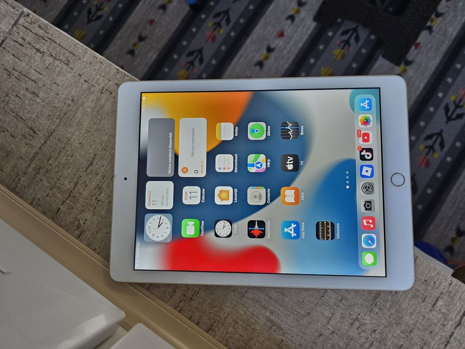 Ipad gen 5 A1822 32 gb gold