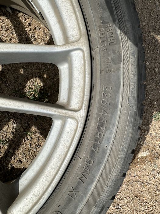 Продам 8 шины с дисками  225/45ZR17