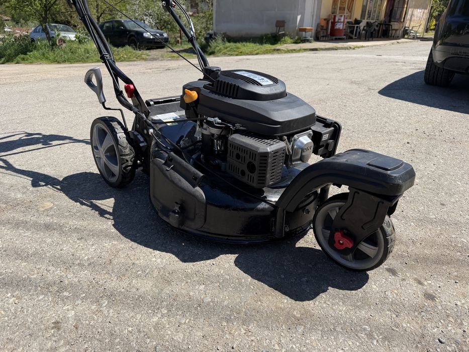 Бензинова Косачка Brast