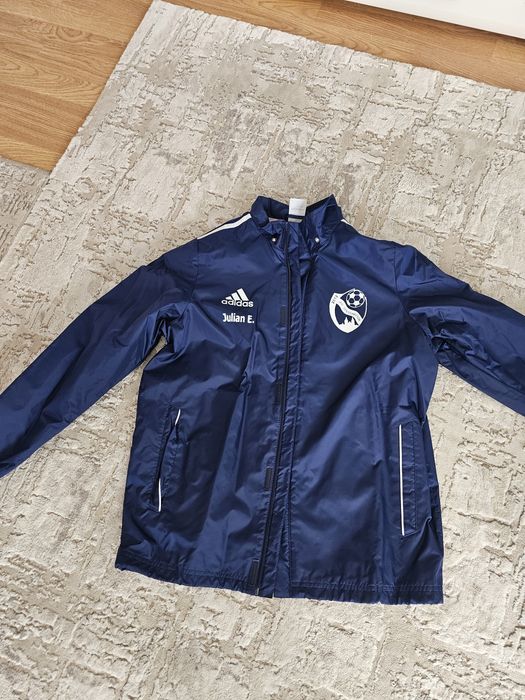 Vând geaca de primăvara Adidas