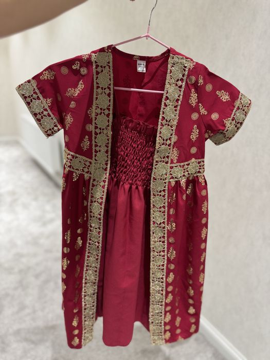 Платье принцессы на 5 лет одето только 2 раза, платье привозное с Евро