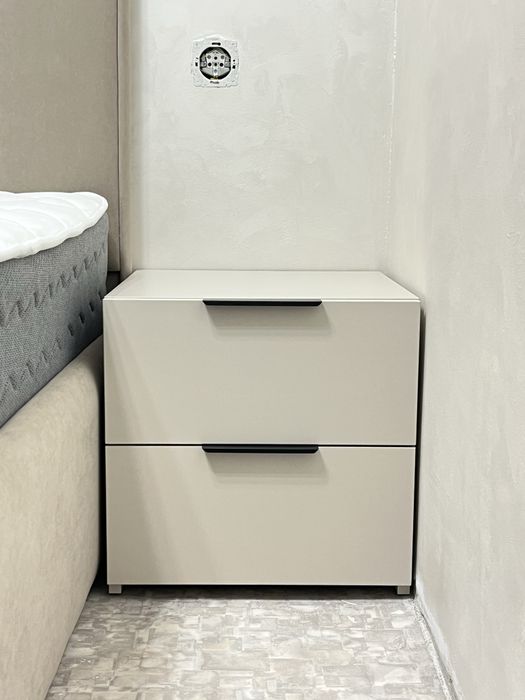 Продам тумбочки 2шт обувницу и комод