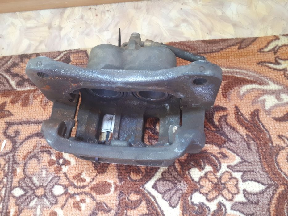 Суппорт на Mazda MPV II