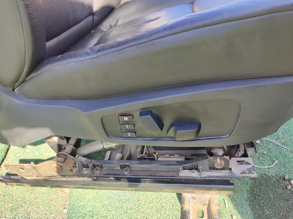 Продам передние сиденья BMW E60.