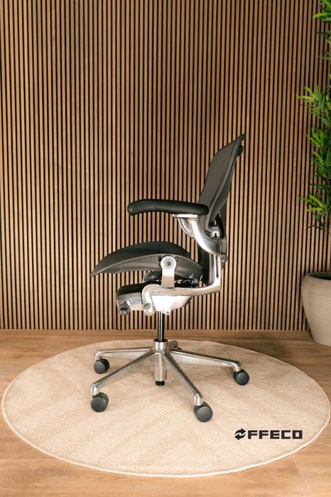 Showroommodel Herman Miller Aeron Remastered Polished Aluminium