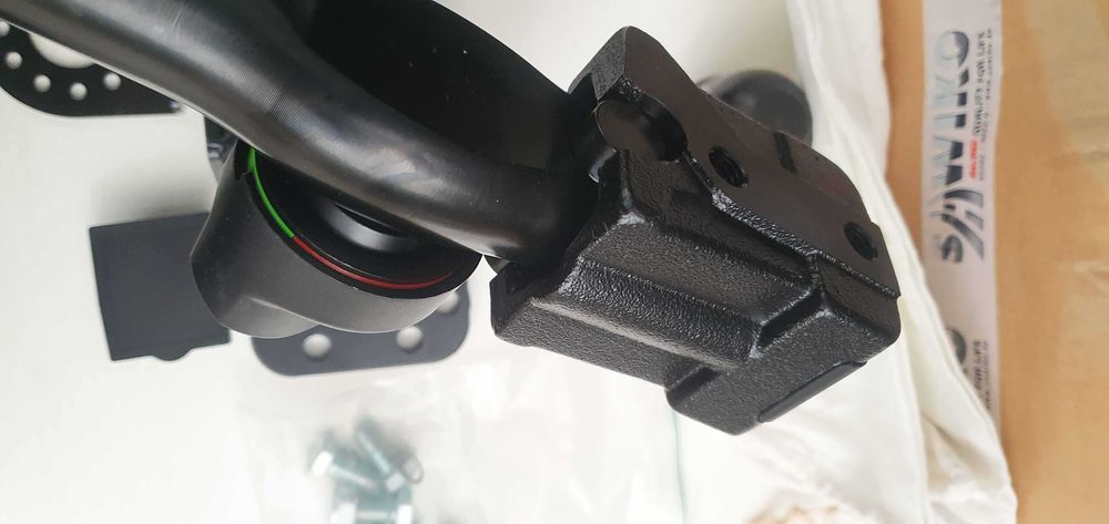 AlKo carlig de remorcare de forta NOU,fixare pe  verticala, demontabil