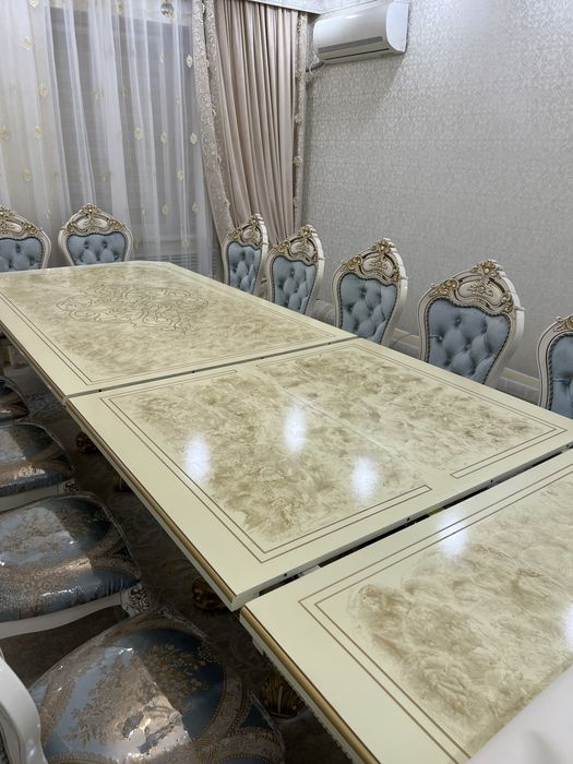 Стол со стулями