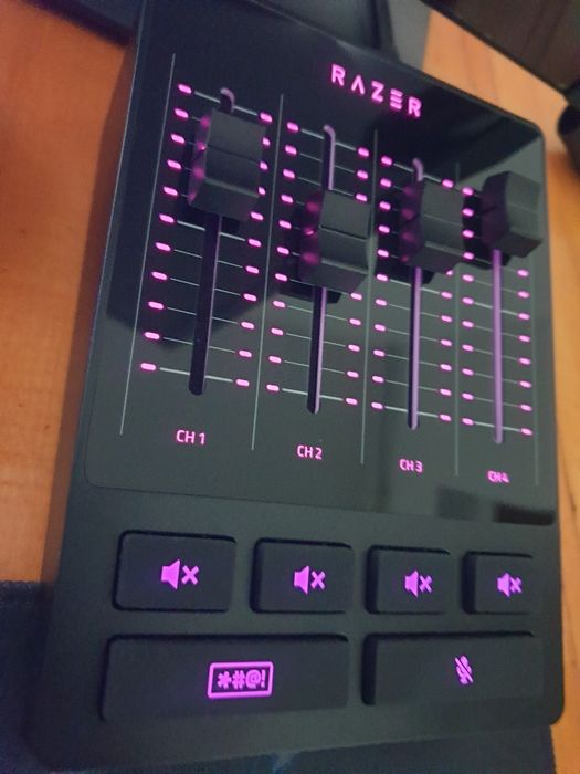 Звуковая аудиокарта Razer audio mixer