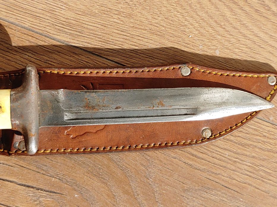 Нож на дневалния