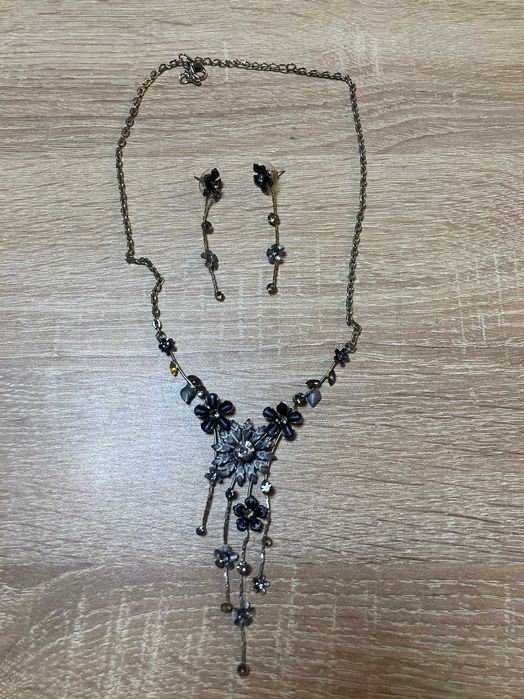 Бижута гривни, обици и др.