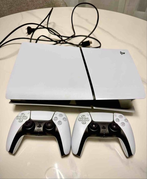 PlayStation 5  Отлично състояние, пълен комплект
