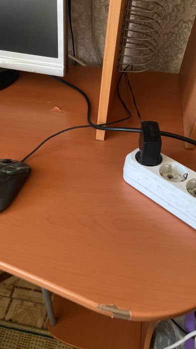 Продам компьютерный стол