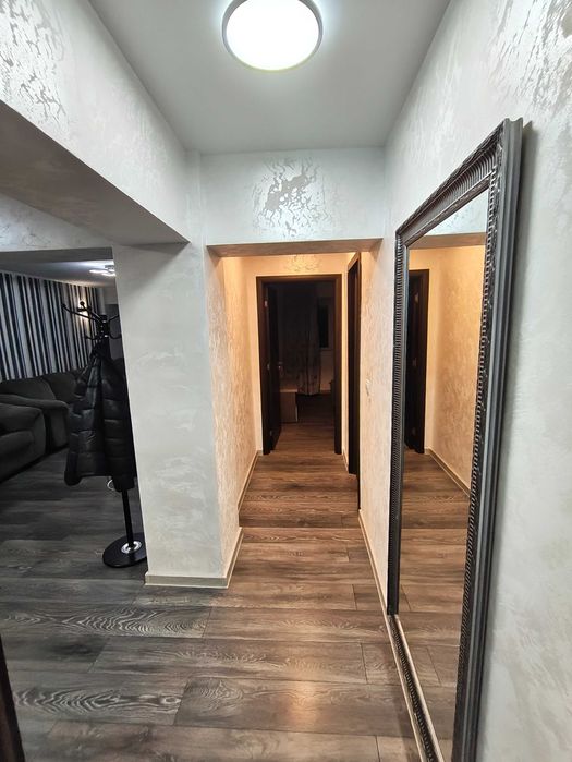 Inchiriez Apartament 3 Camaere  Spatios Zona Stadion