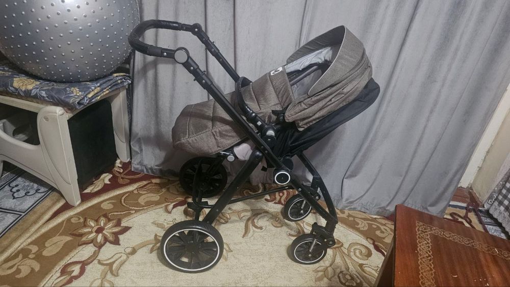Детская хлрошая коляска