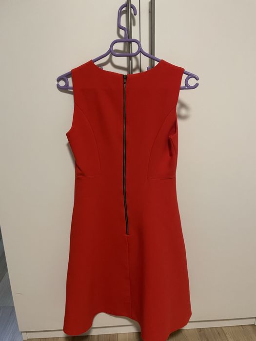 Къса червена рокля